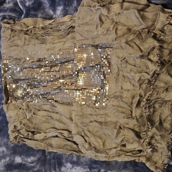 Women's Scarves - Picture 16 of 16